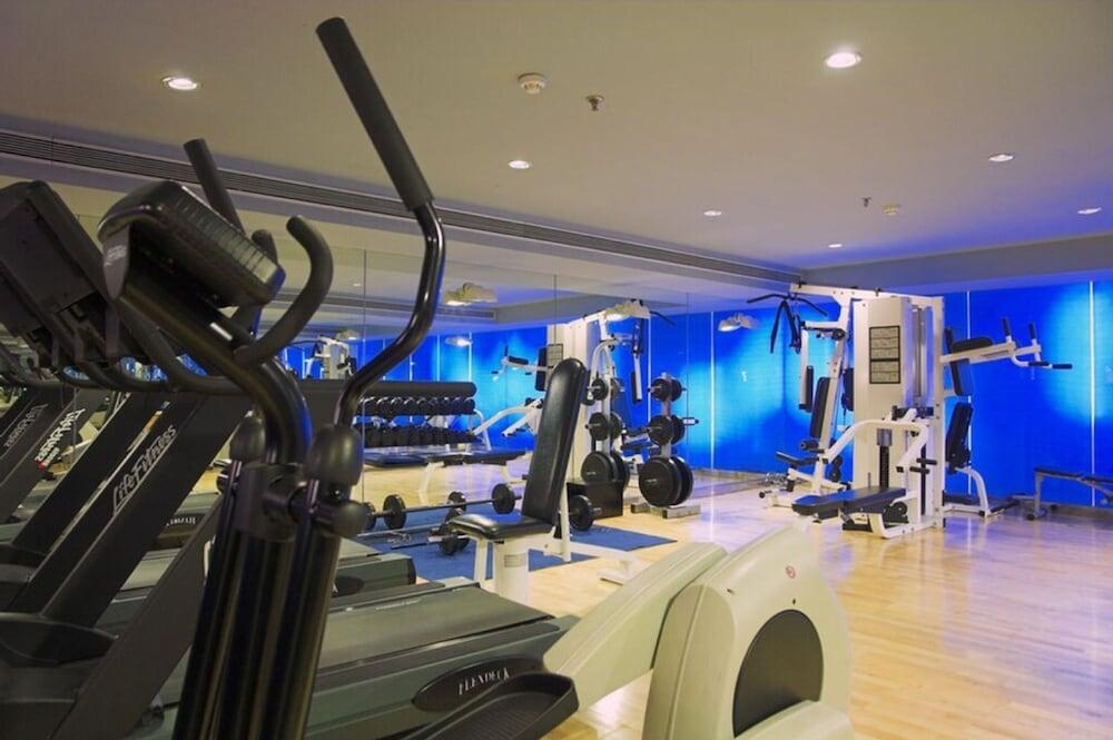 The Park Bangalore, Mg Road מראה חיצוני תמונה The gym at the hotel
