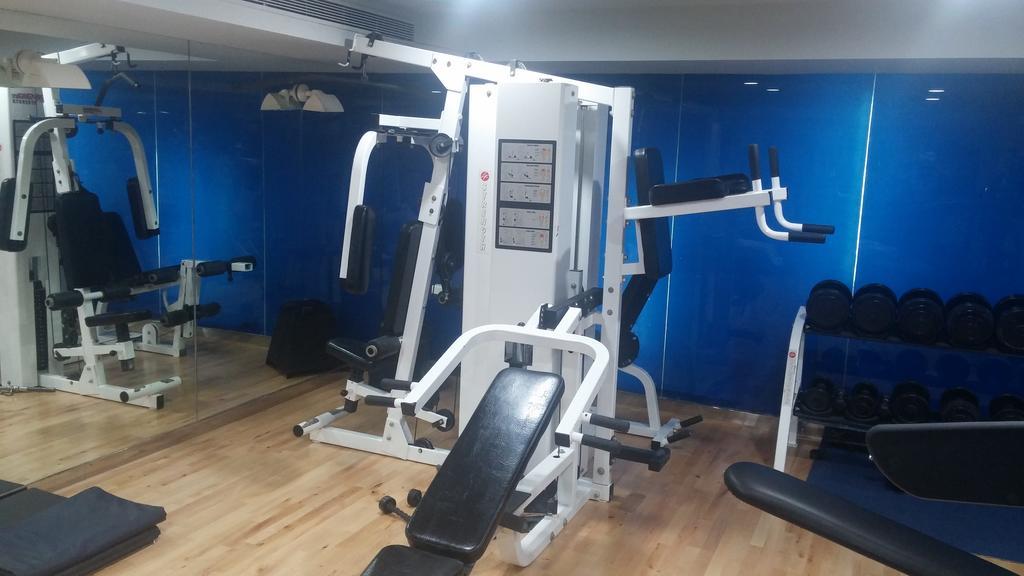 The Park Bangalore, Mg Road מראה חיצוני תמונה A leg press machine