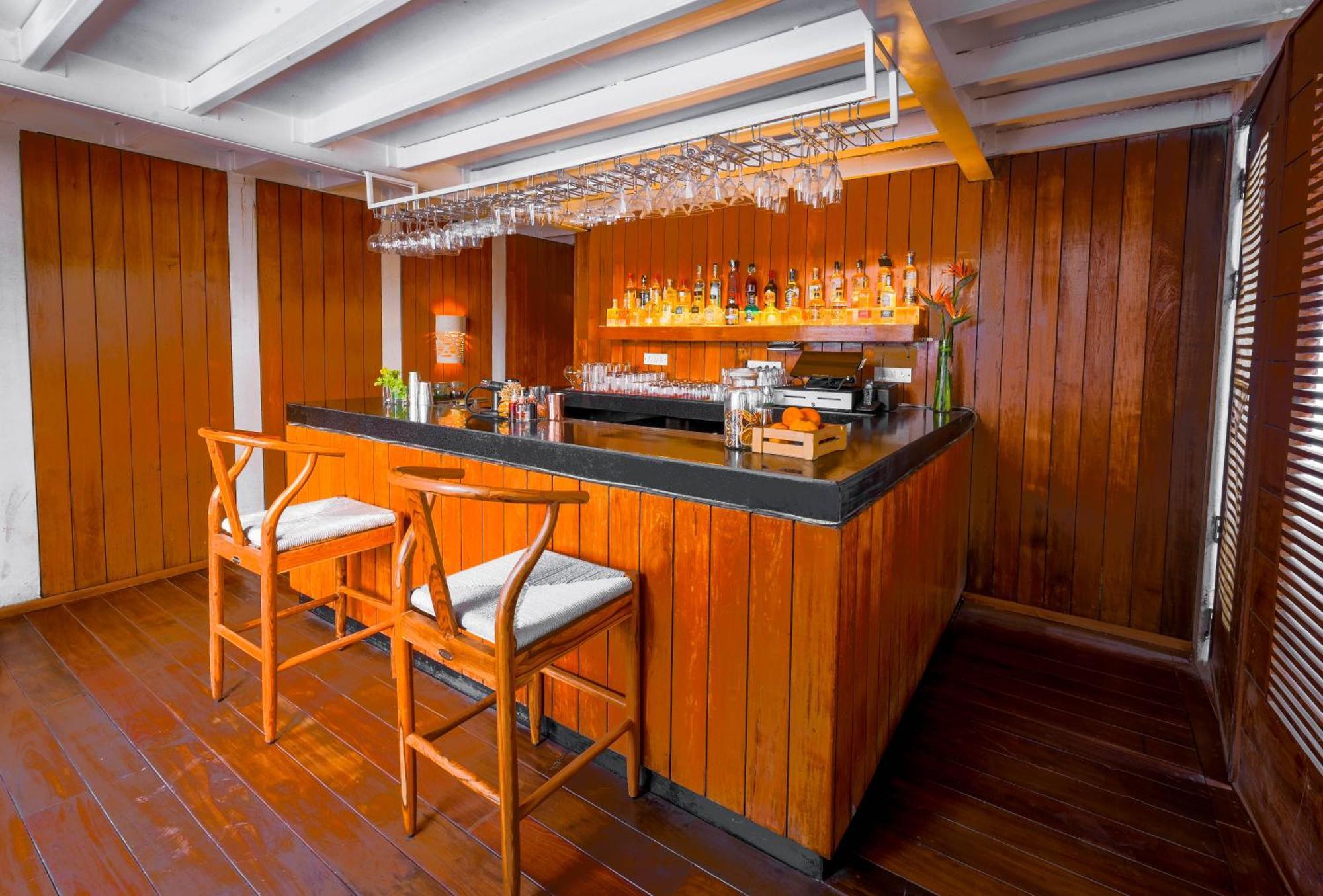 The Park Bangalore, Mg Road מראה חיצוני תמונה The bar on board