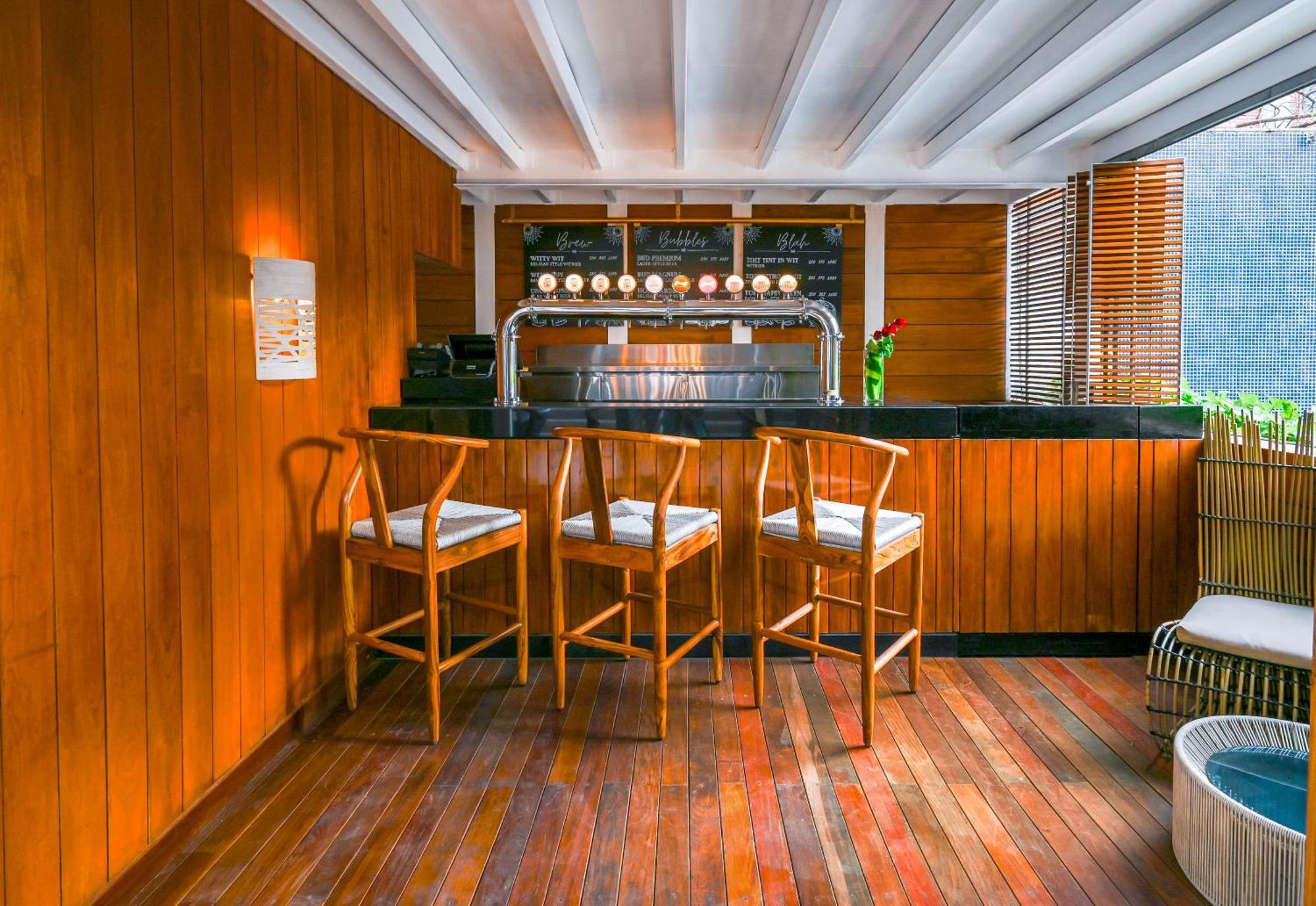 The Park Bangalore, Mg Road מראה חיצוני תמונה The bar at the 19th floor