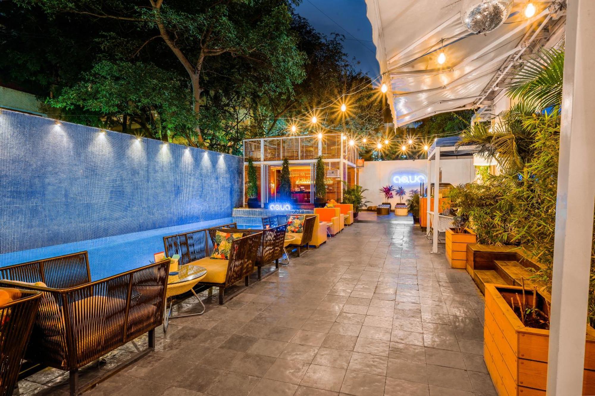 The Park Bangalore, Mg Road מראה חיצוני תמונה The restaurant's outdoor seating area