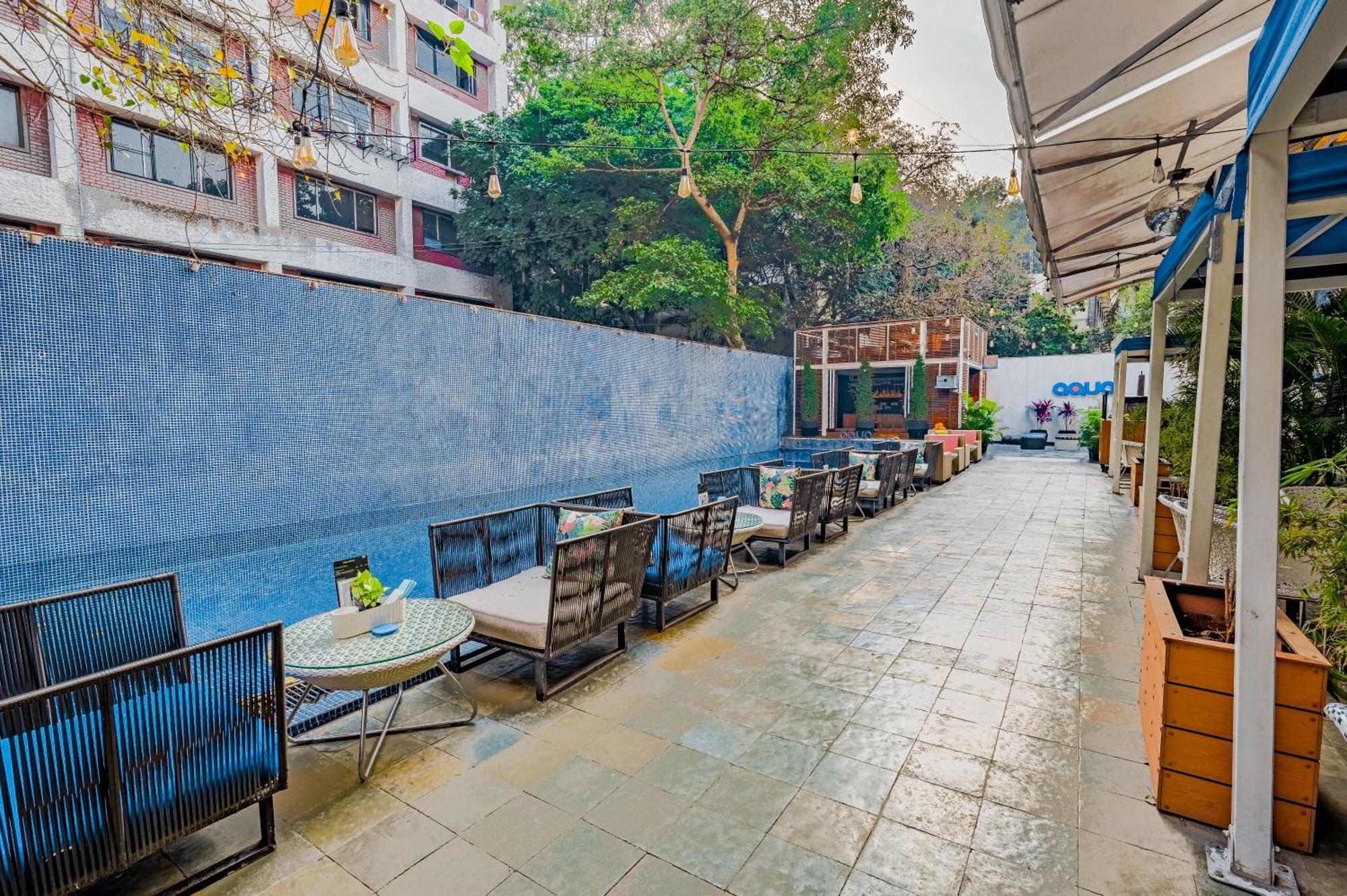 The Park Bangalore, Mg Road מראה חיצוני תמונה The outdoor seating area of the restaurant