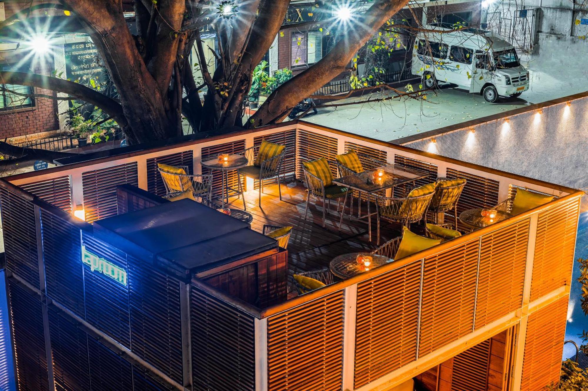 The Park Bangalore, Mg Road מראה חיצוני תמונה The patio at the restaurant