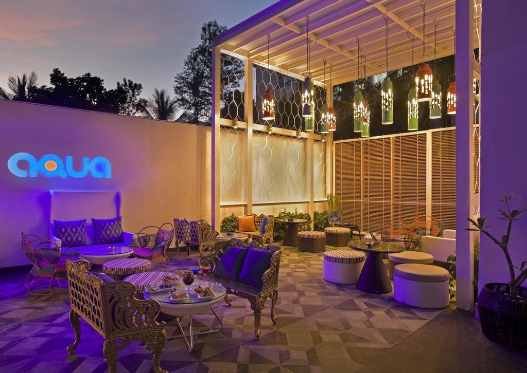 The Park Bangalore, Mg Road מראה חיצוני תמונה The lounge at the Crowne Plaza Hotel, Karachi